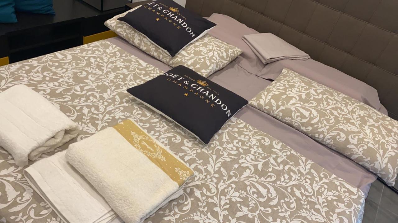 Decoluxe !Apartamento Con 1 Camera Da Letto , In Zona San Paolo , Via Martiniana Торино Екстериор снимка